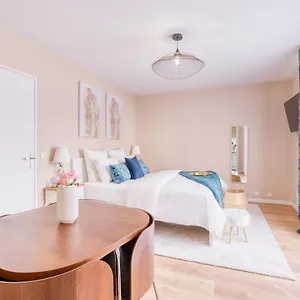 Appartement Studio - Lit King Size - Parking - Wifi - Proche Cdg, Livry-Gargan